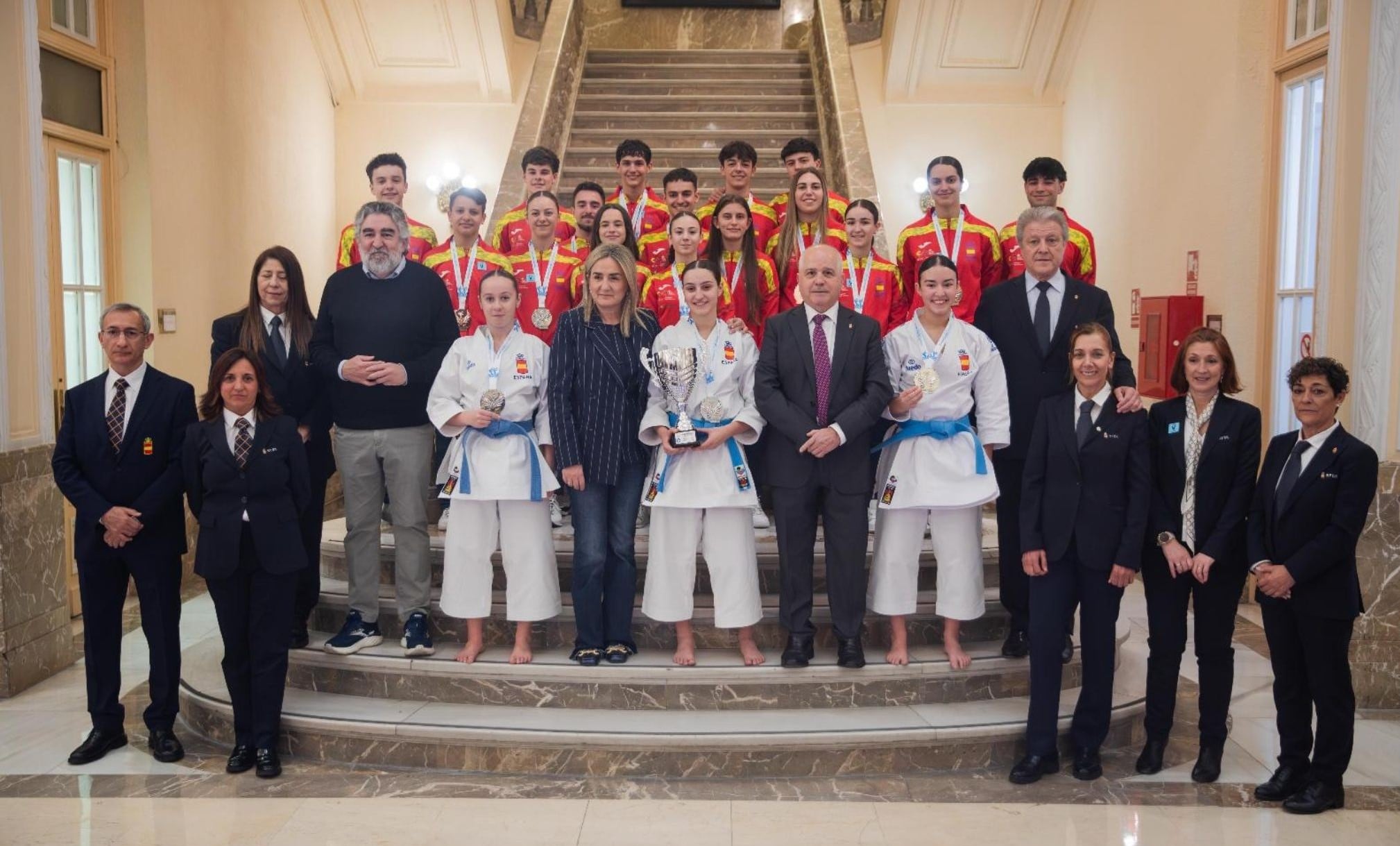 La ministra recibió a los medallistas europeos de kárate