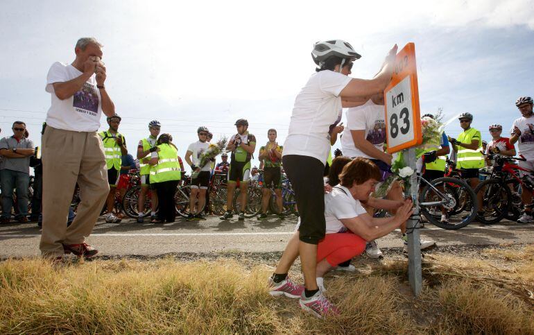 Homenaje a los dos ciclistas del club ciclista de Pedrajas atropellados por una conductora en julio de 2013