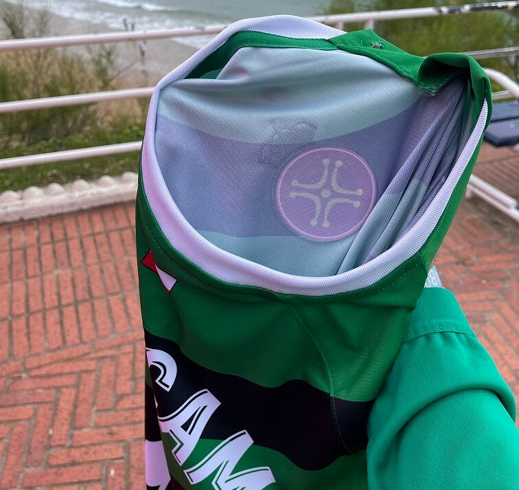 El lábaru estará en la parte interna de la segunda equipación