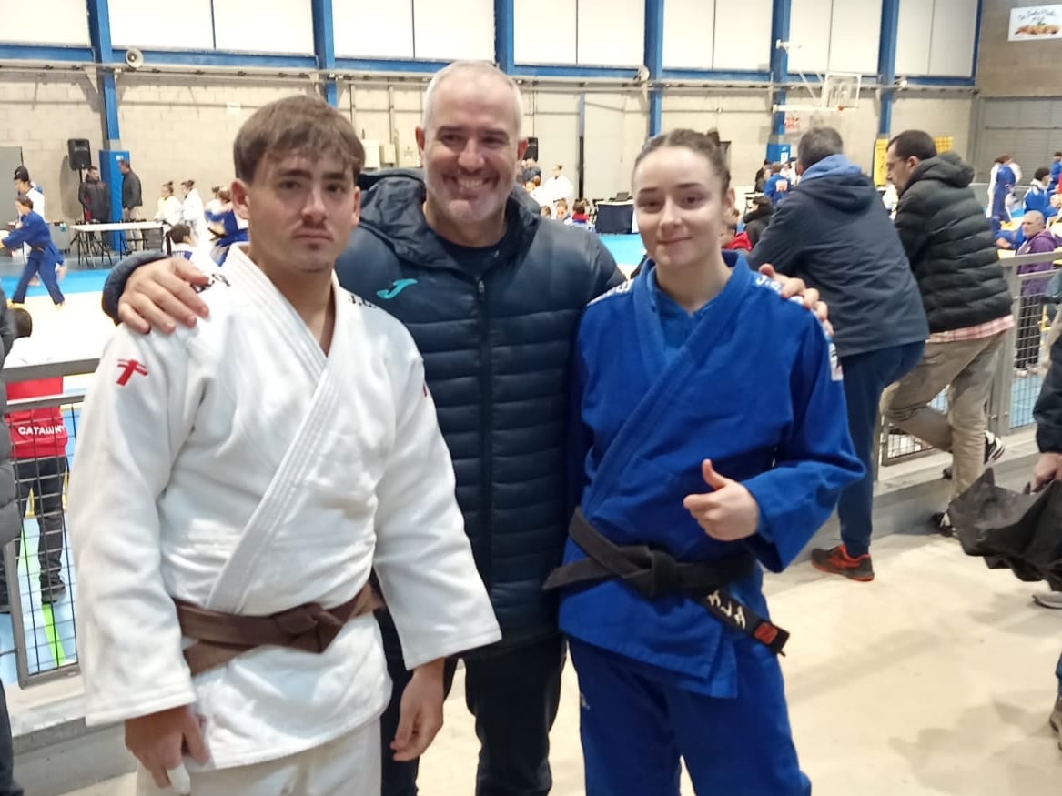 José Francés, Pau Botella y Claudia Carrasco del Judo Club Alcoi en el último campeonato