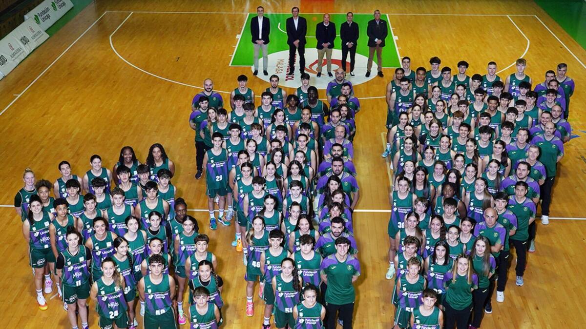 Foto de familia de la cantera del Unicaja