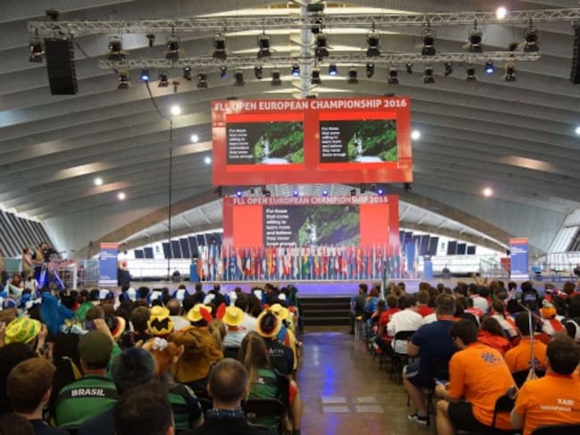 En la ceremonia de apertura del campeonato estuvieron presentes todos los equipos y se recordó a los cuatro que no pudieron asistir por motivos económicos