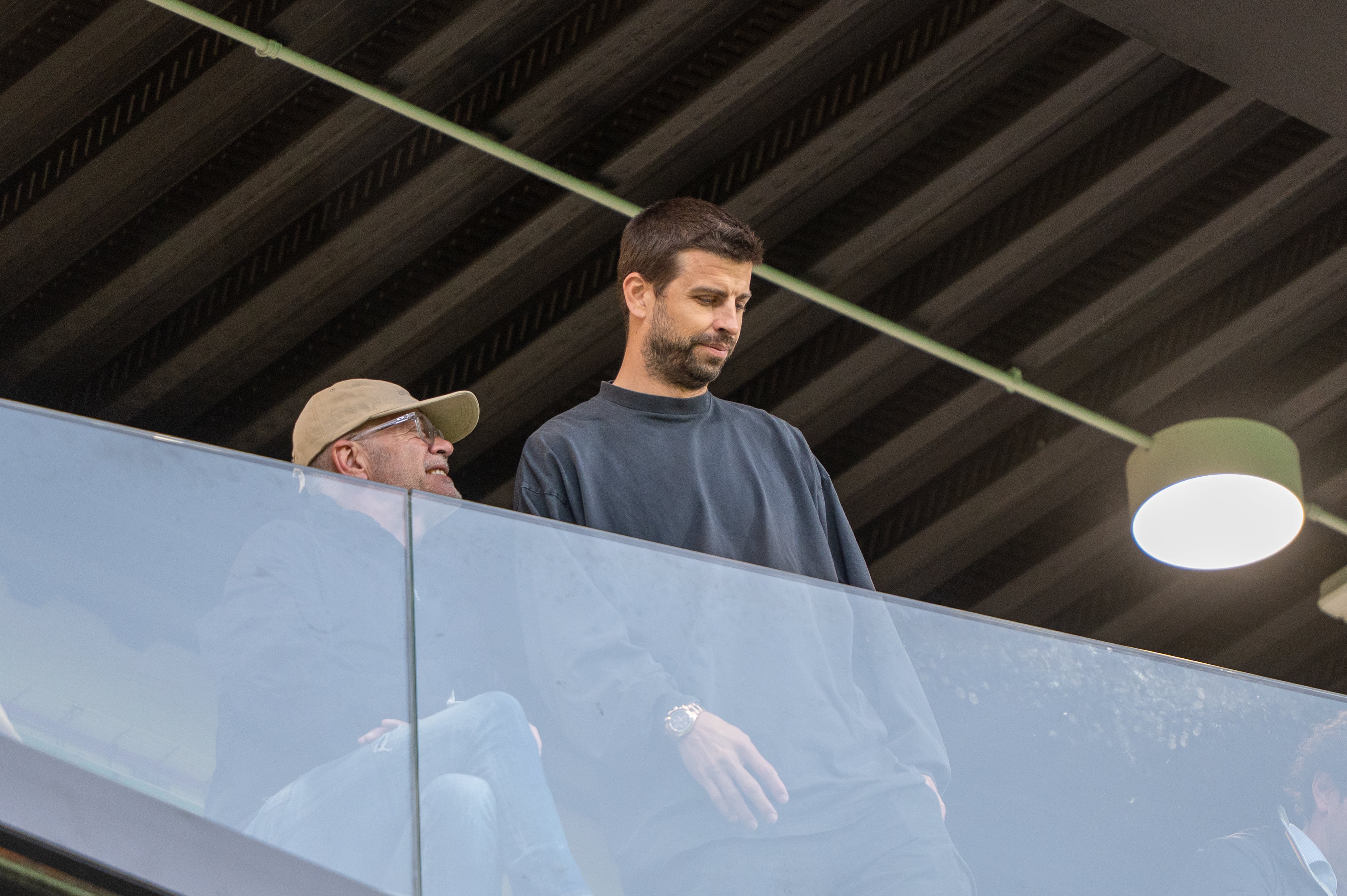 Gerard Piqué, en la grada durante un encuentro del Andorra