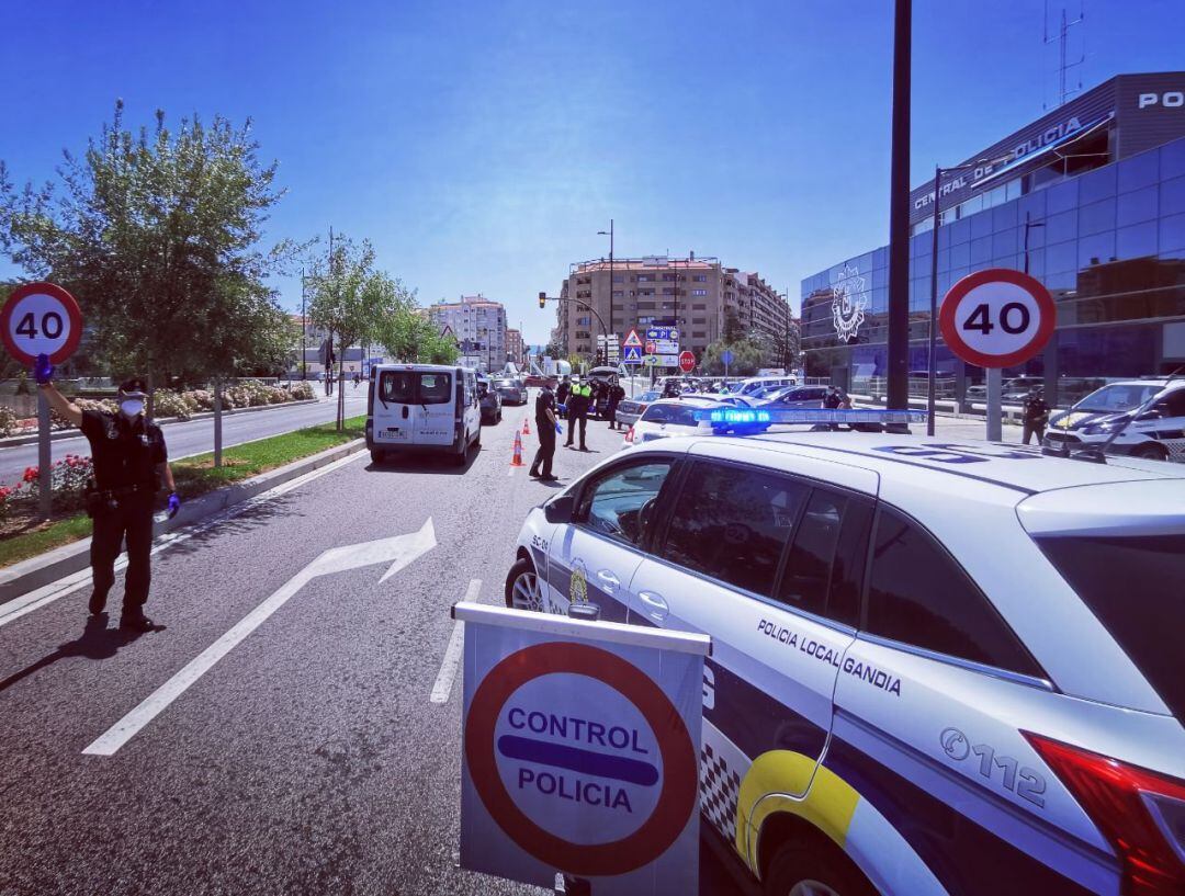 Controles policiales por el cierre perimetral de Gandia