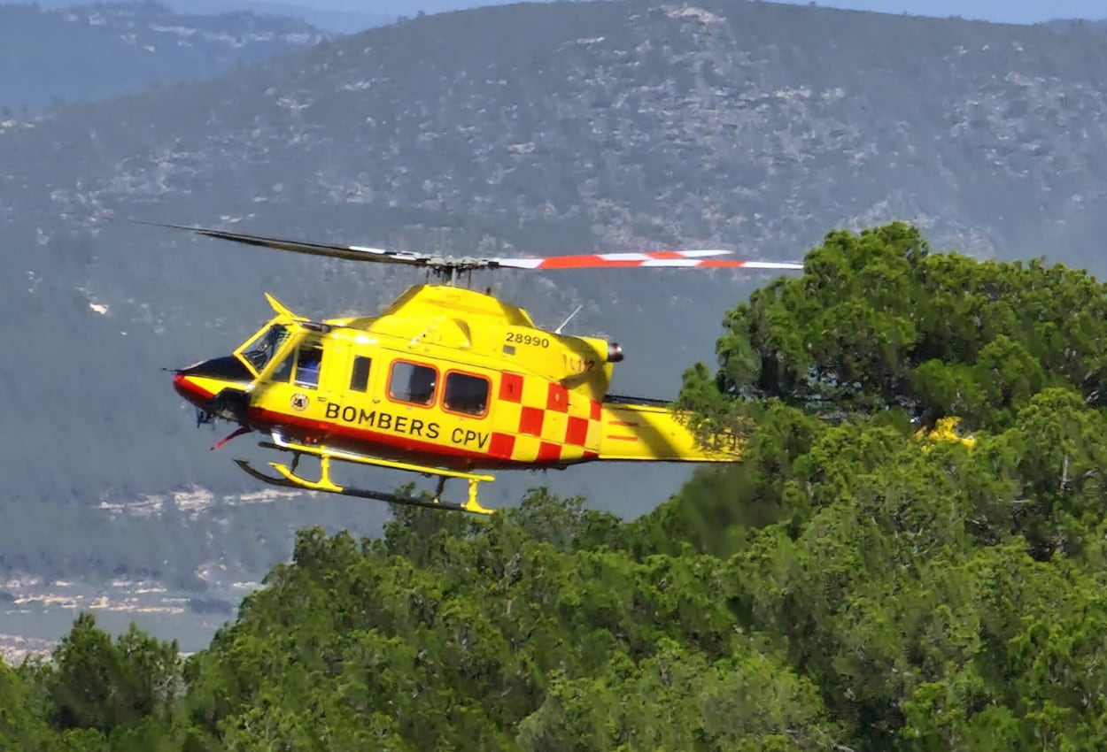 Imagen del helicóptero de rescate en Fontanars dels Alforins