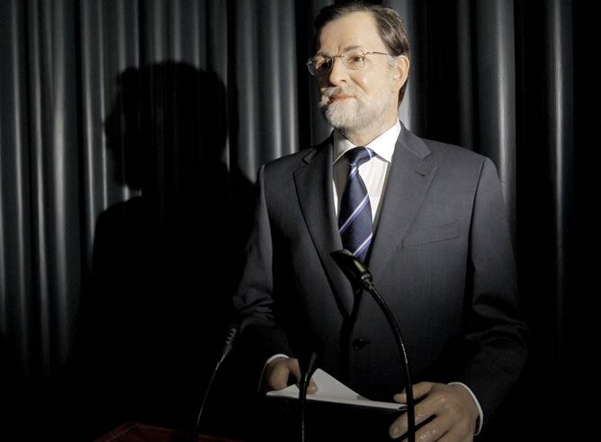Coincidiendo con el 57 cumpleaños, la figura del presidente del Gobierno, Mariano Rajoy, tras ser instalada hoy en el Museo de Cera de Madrid en la que llevaban trabajando desde que se celebraron las elecciones generales.