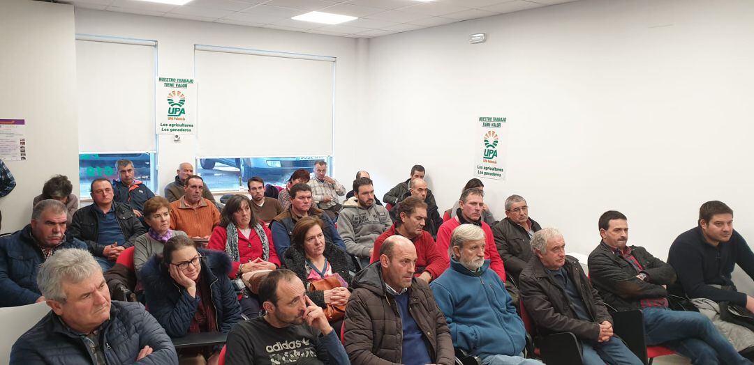UPA Palencia informa a los ganaderos de las demandas que va a emprender contra las industrias lácteas
