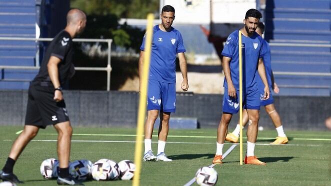 Burgos en un entrenamiento anterior con el Málaga CF