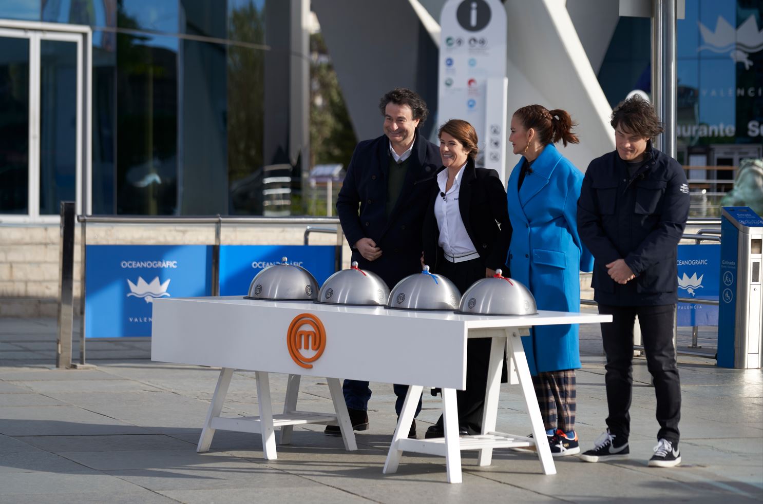 Los miembros del jurado de &#039;MasterChef&#039; en el Oceanografic de València.