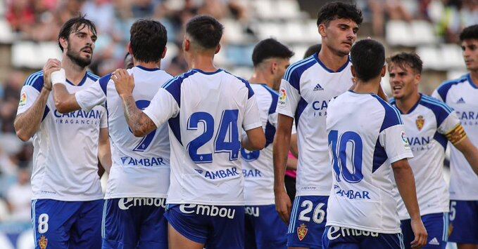 Loa jugadores del Real Zaragoza celebran un gol en pretemporada