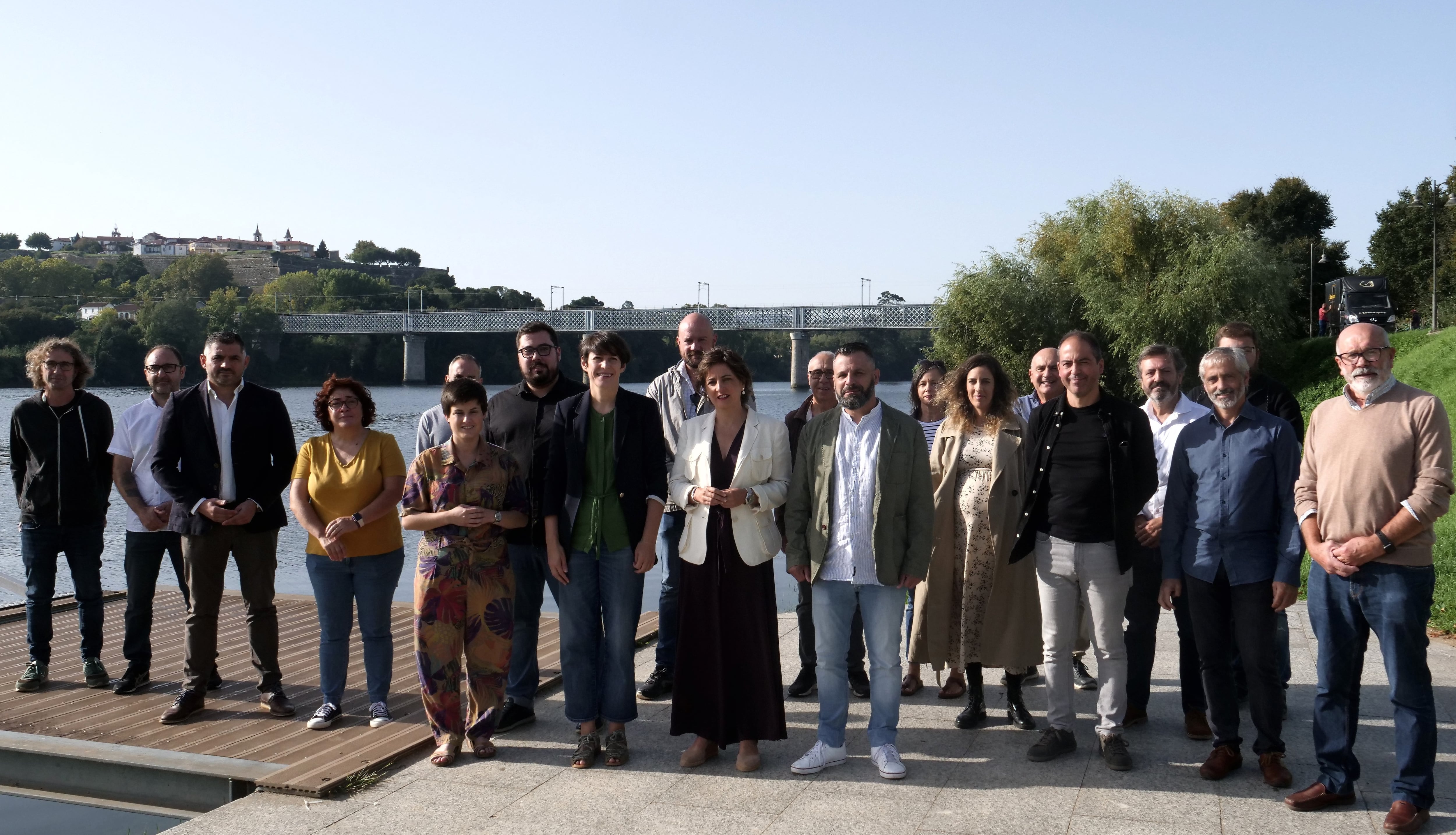 La portavoz nacional del BNG, Ana Pontón, juntos a representantes del partido de las comarcas de Baixo Miño, Condado-Paradanta y Vigo.