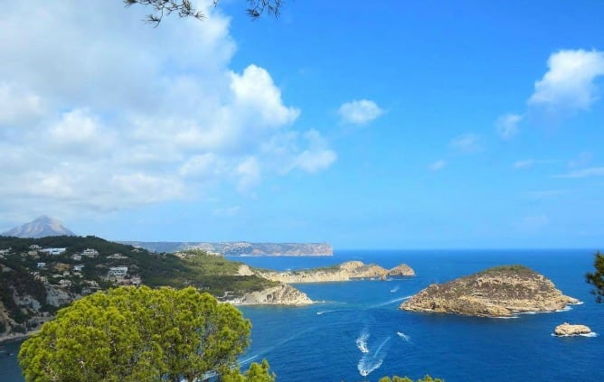 Así ha amanecido hoy el cielo de la localidad alicantina de Jávea en la Costa Blanca.