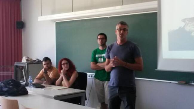 Part dels estudiants amb el professor.