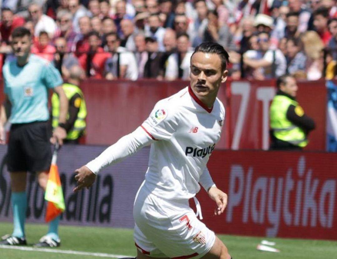 Roque Mesa durante un partido con la camiseta del Sevilla