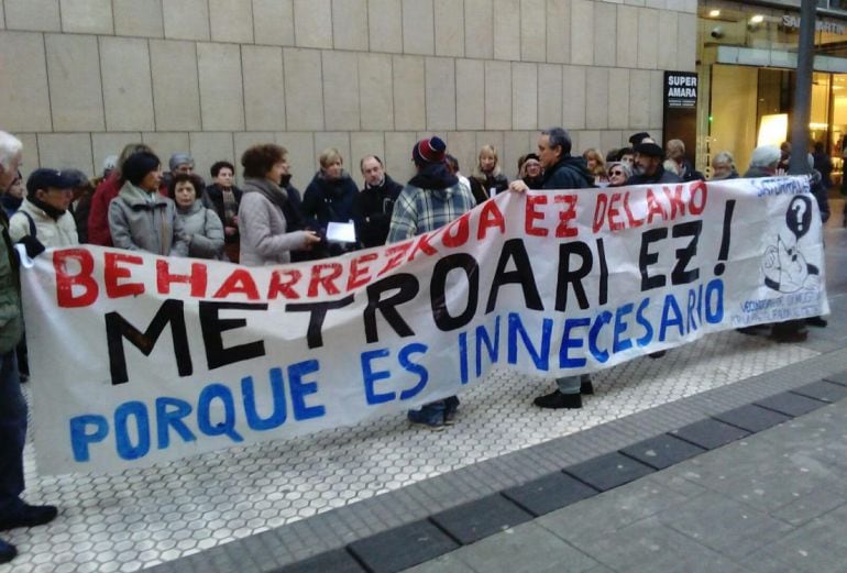 Imagen de archivo de una protesta de la plataforma Satorralia contra el metro de Donostialdea. 