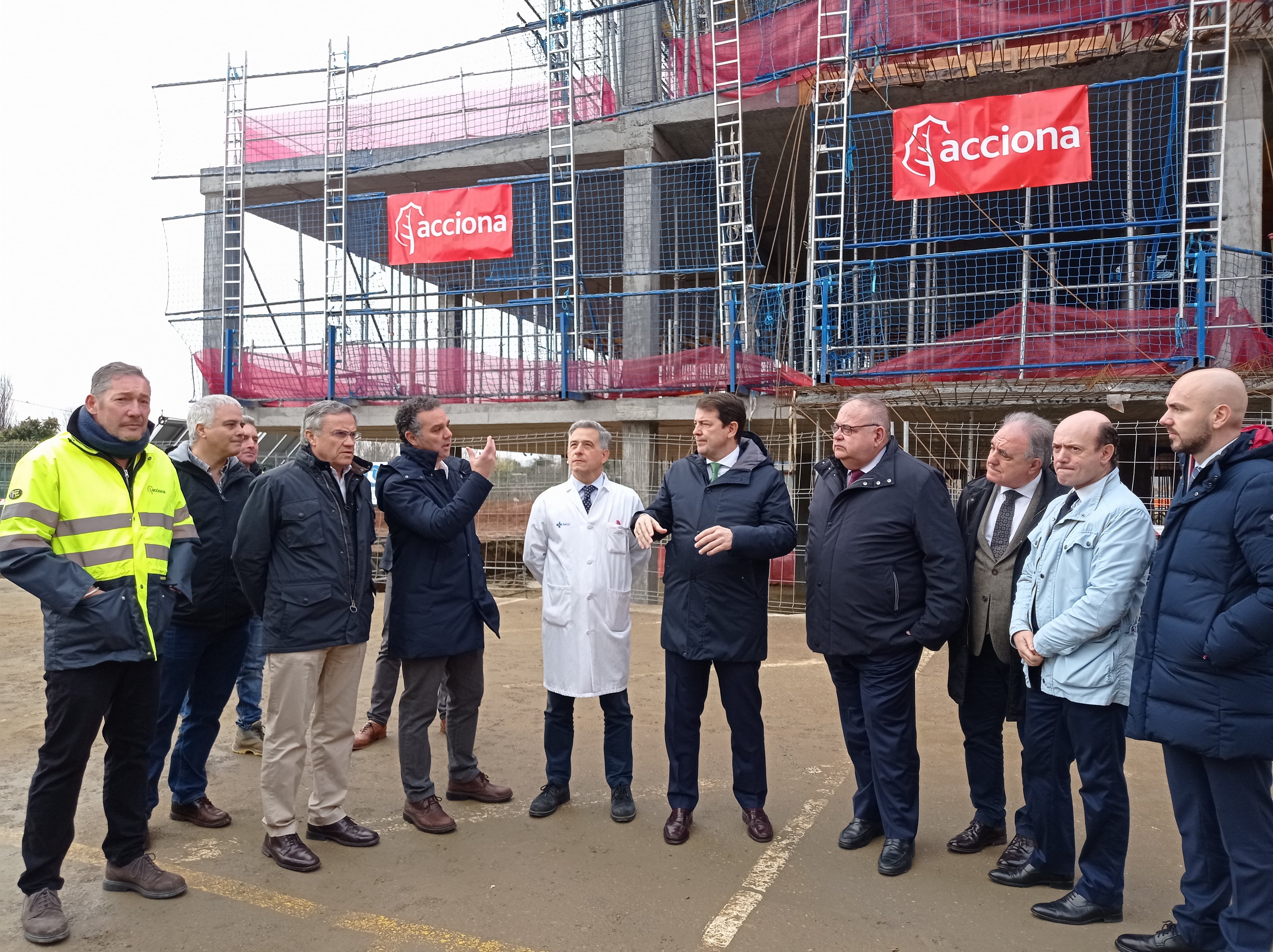 Alfonso Fernández Mañueco, presidente de la Junta de Castilla y León, visita las obras del nuevo bloque técnico del Hospital de Palencia