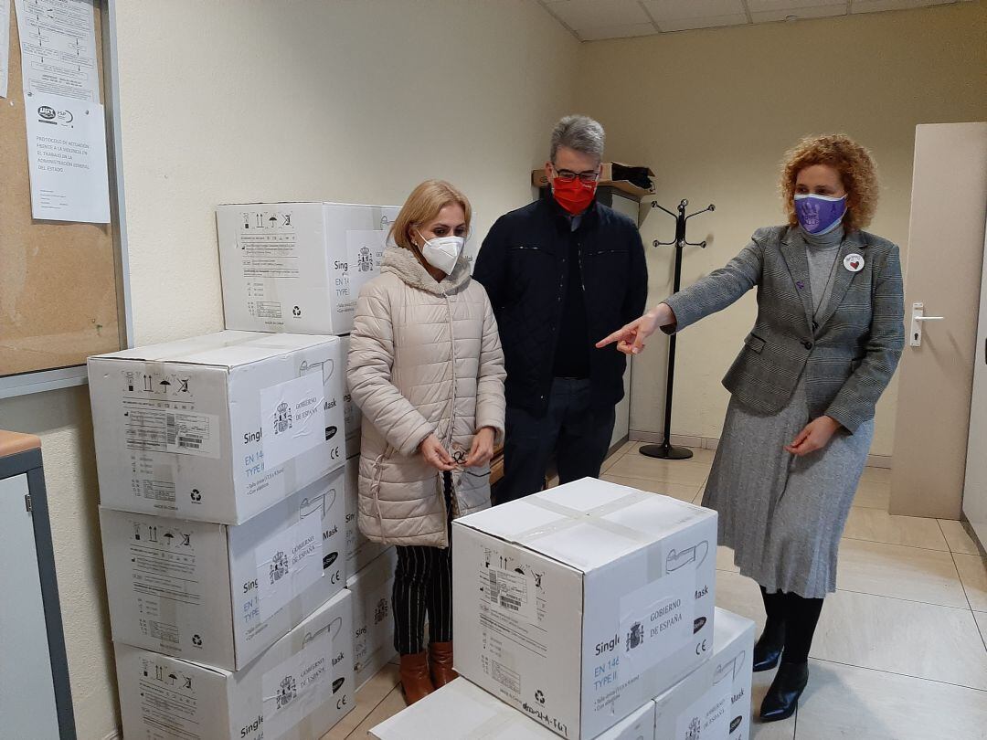 Entrega de mascarillas a Cruz Roja