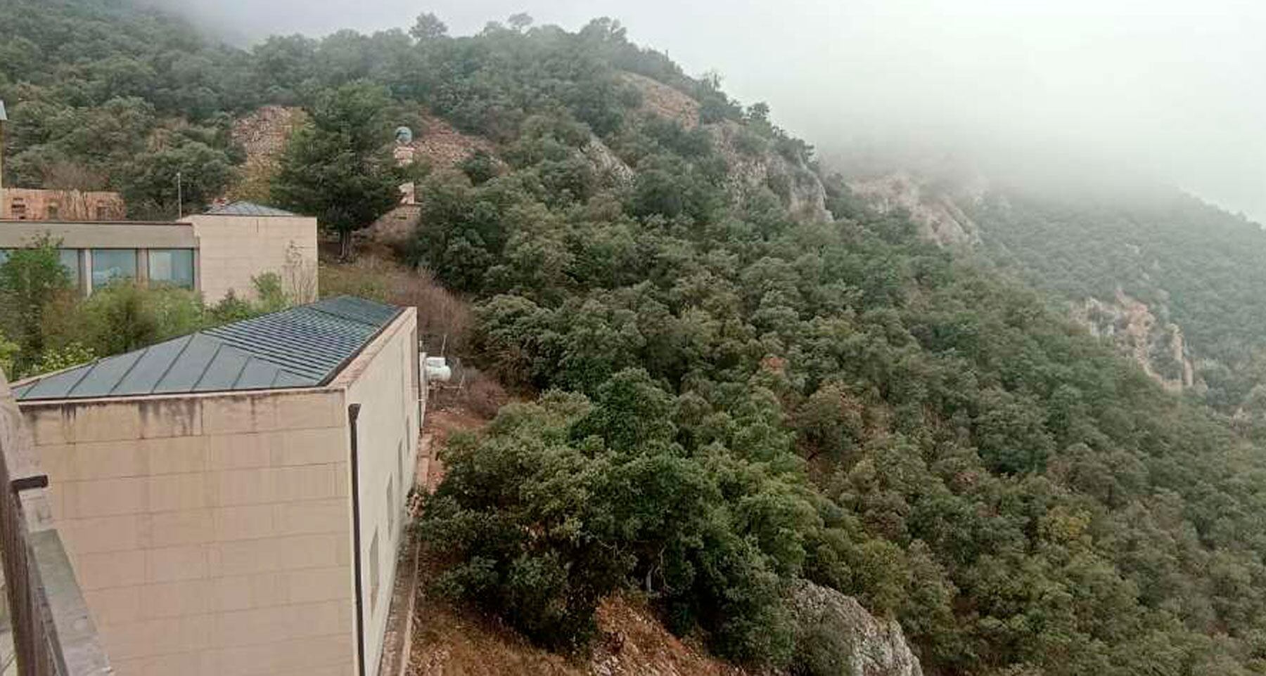 Imagen de la Font Roja en los alrededores del Santuario y del Ecocentre