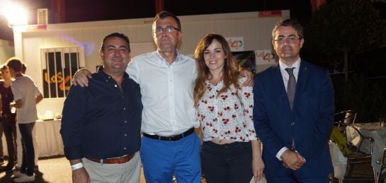 El alcalde de Murcia, José Ballesta, junto a los concejales Rebeca Pérez y Jesús Pacheco, y Domingo Camacho, director regional de la Cadena Ser