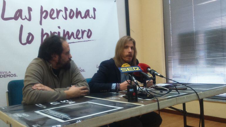 Oscar Jiménez, secretario municipal de Podemos Ávila y Pablo Fernández, secretario general de Podemos en Castilla y León