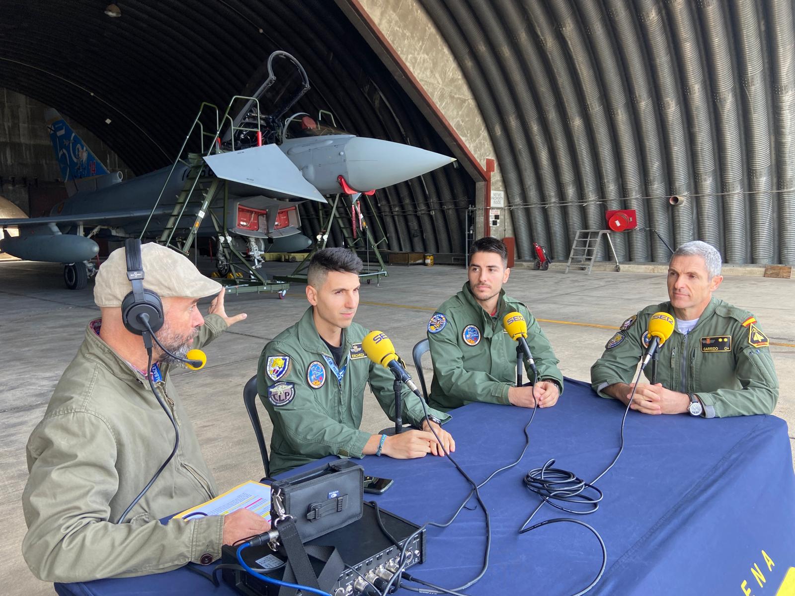 El capitán Escarza, el teniente Sirera y el teniente coronel Garrido