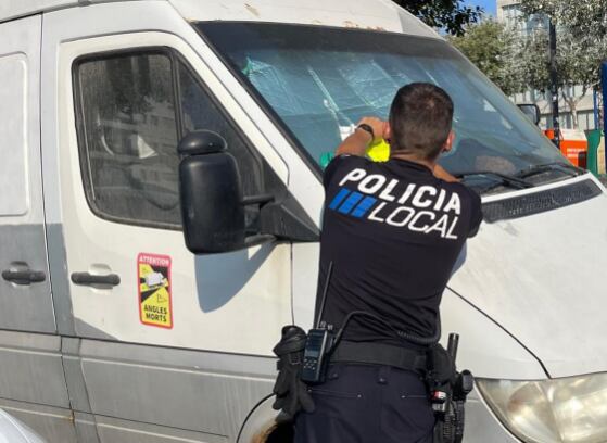 Imagen de una de las caravanas señalizada