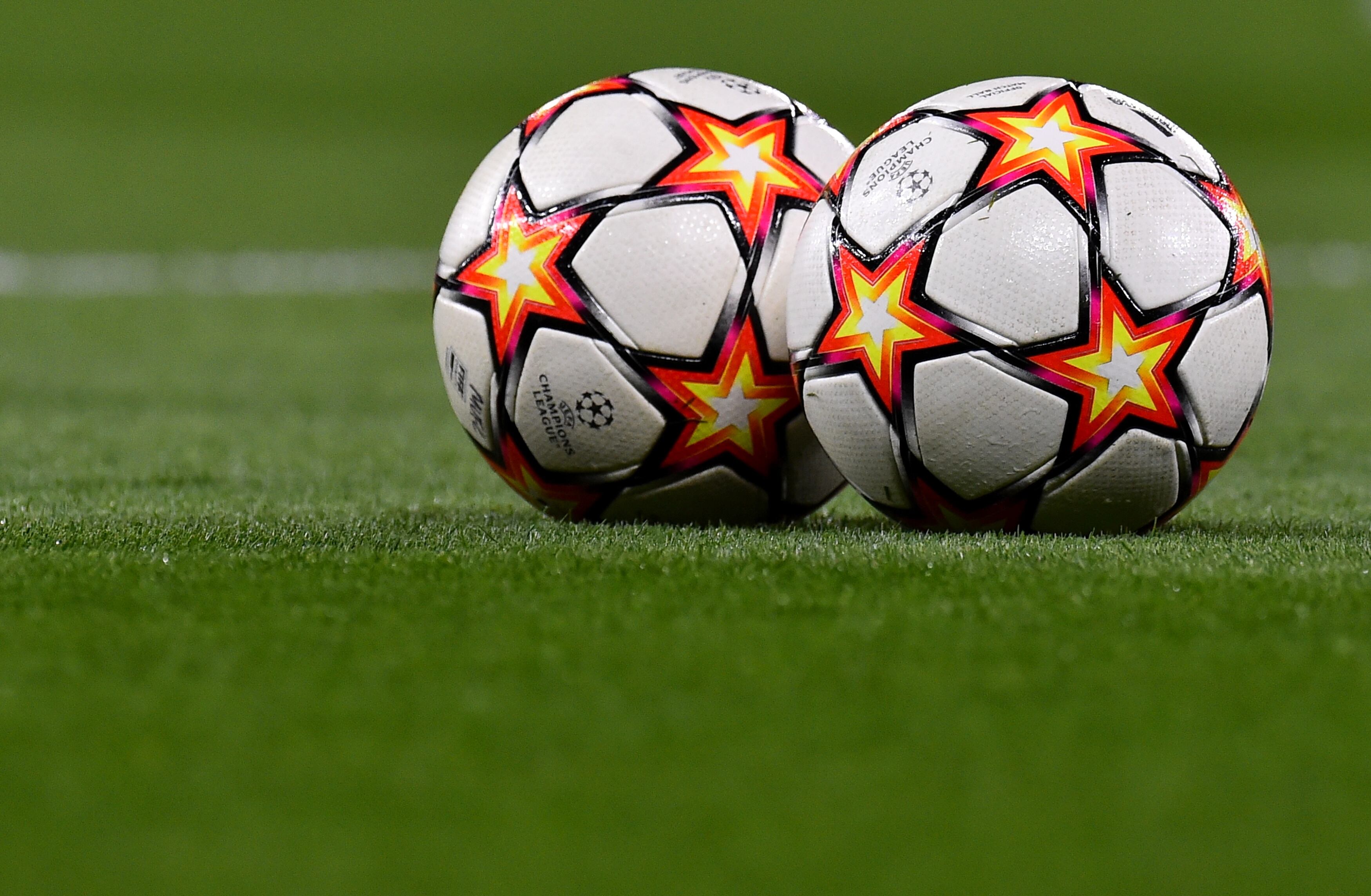 Manchester (United Kingdom), 15/03/2022.- Match balls are seen ahead of the UEFA Champions League round of 16, second leg soccer match between Manchester United and Atletico Madrid in Manchester, Britain, 15 March 2022. (Liga de Campeones, Reino Unido) EFE/EPA/PETER POWELL