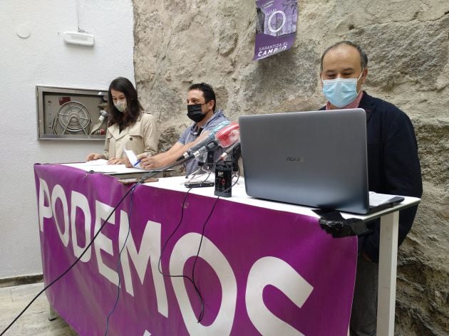 Sara Hernández, Marcos García y Víctor Manuel García comparecen tras la reunión que han mantenido para hablar de los problemas de los locales de ocio nocturno