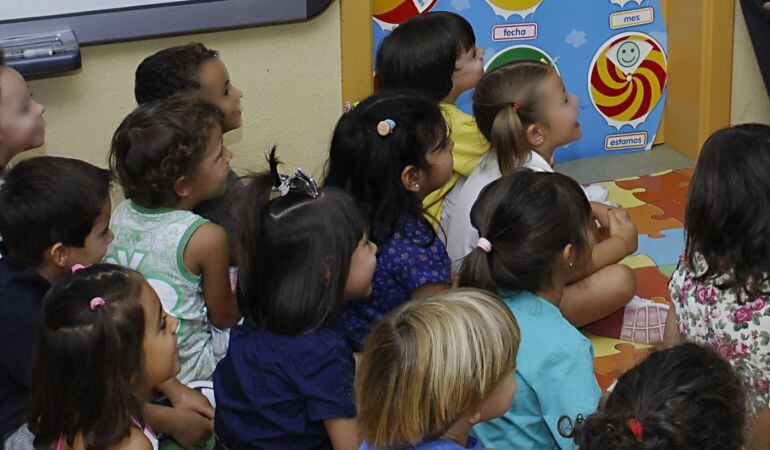 Con el programa &#039;Empezamos en el cole&#039; los padres y madres recibirán la orientación necesaria para el momento en que sus hijos de 3 años empiencen a ir al colegio