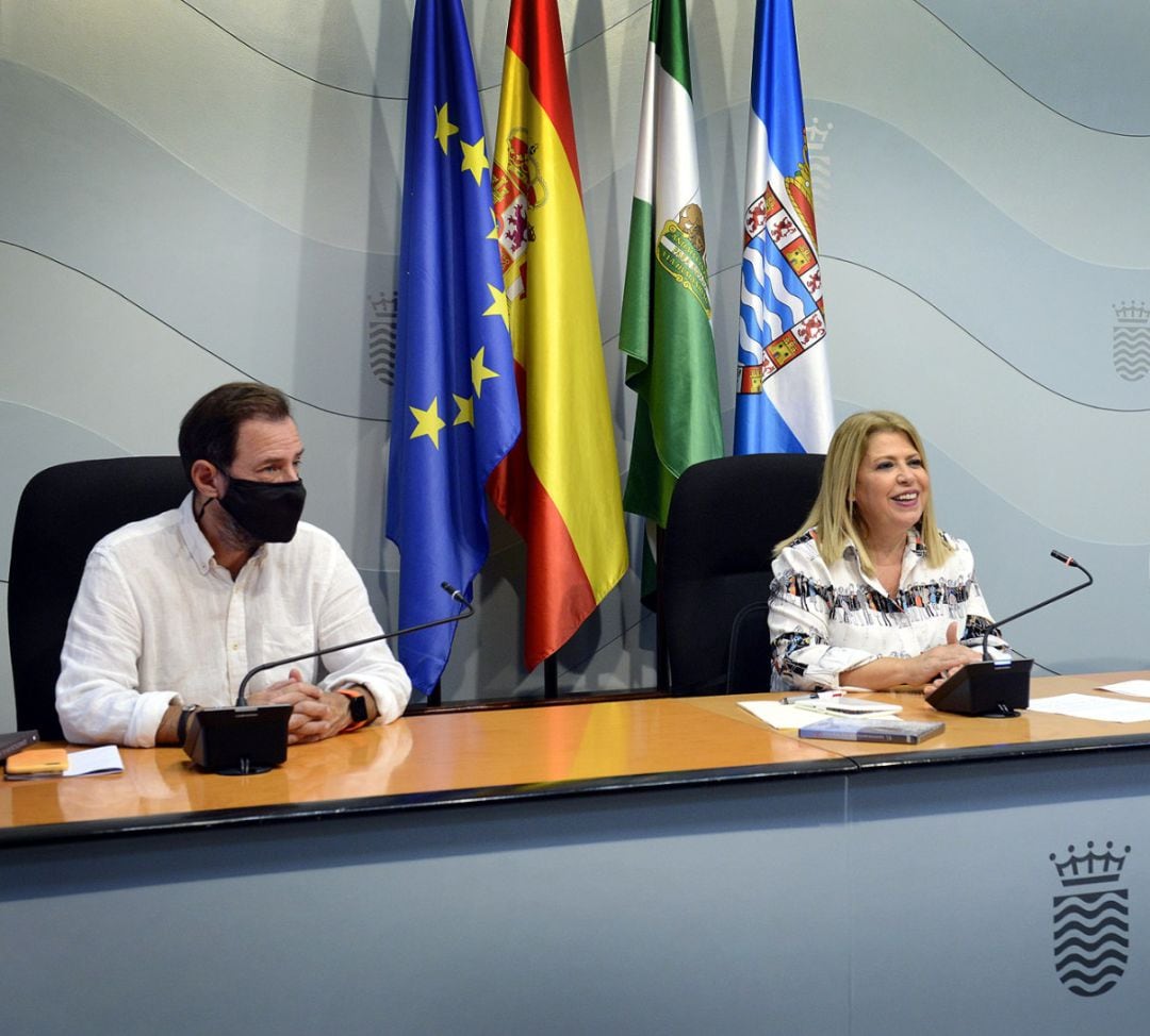 Jesús Sotomayor junto a la alcaldesa Mamen Sánchez durante la presentacion del rodaje de "Bulería"