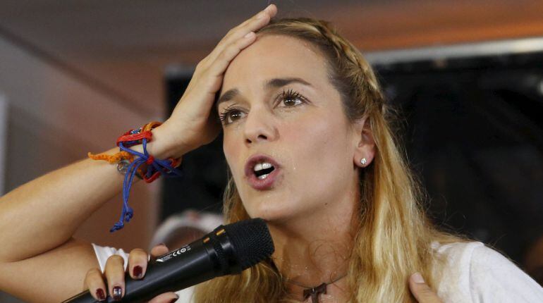 Lilian Tintori, la esposa de Leopoldo López, denuncia haber sido víctima de un intento de asesinato.