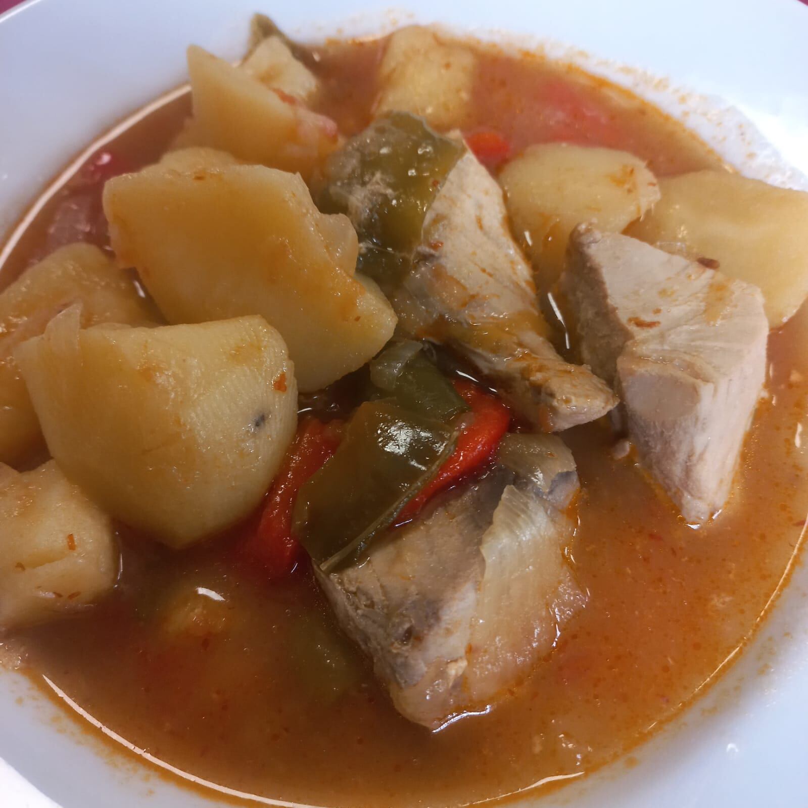 El Marmitako es un apetecible plato, cuyos ingredientes principales son el bonito y la patata