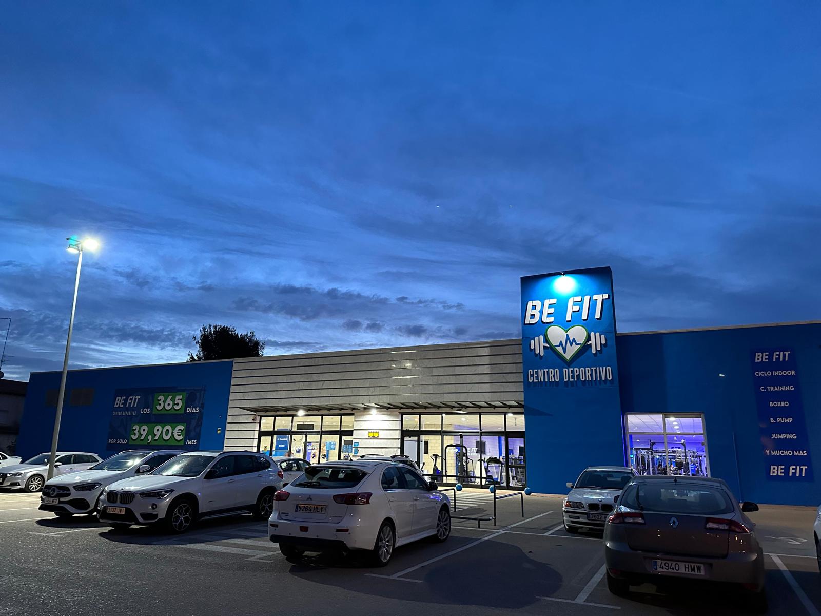 Vista frontal del Centro Deportivo Be Fit - Manzanares (Ciudad Real)