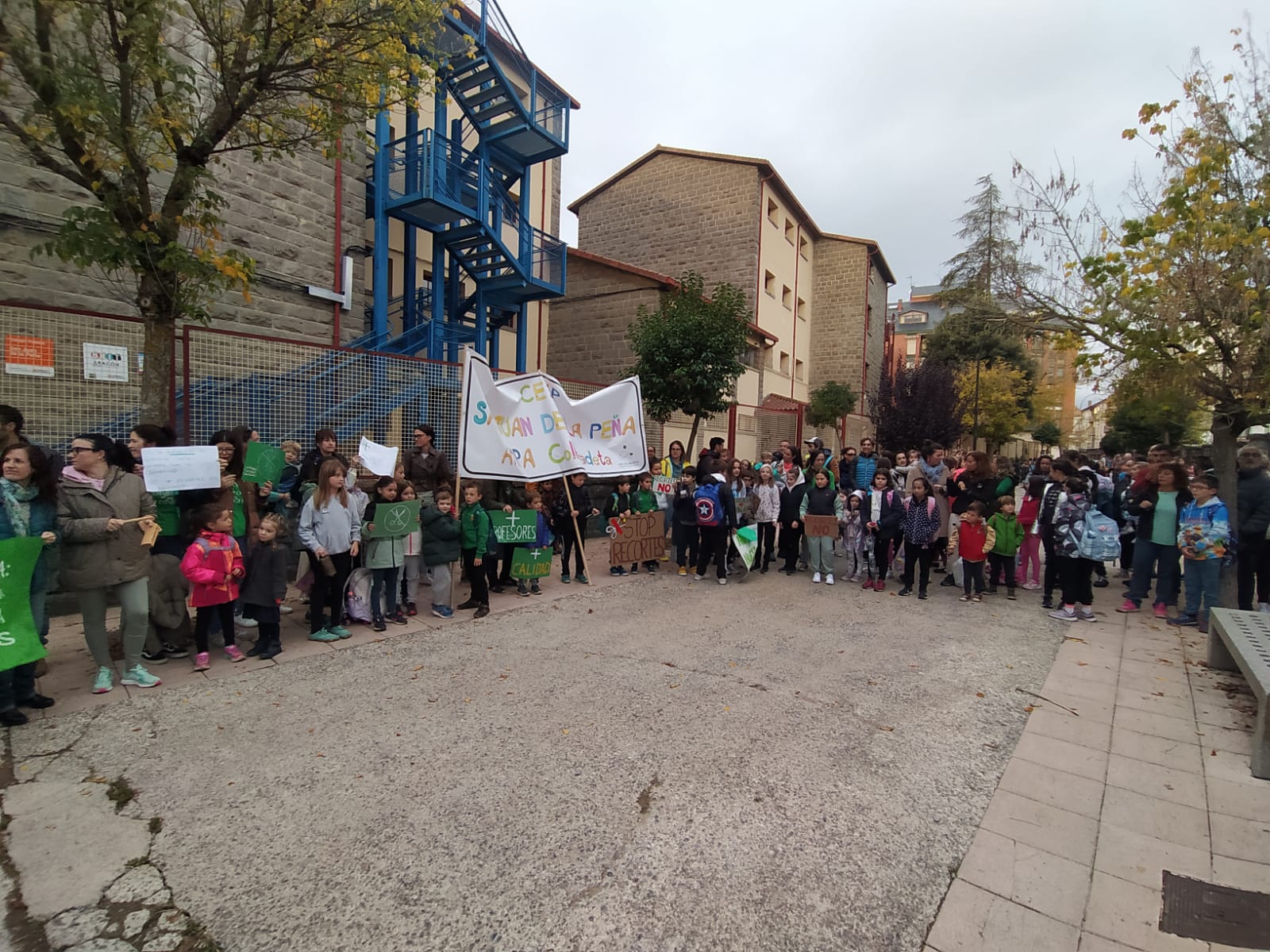 Concentración este miércoles a las puertas del colegio San Juan de la Peña de Jaca