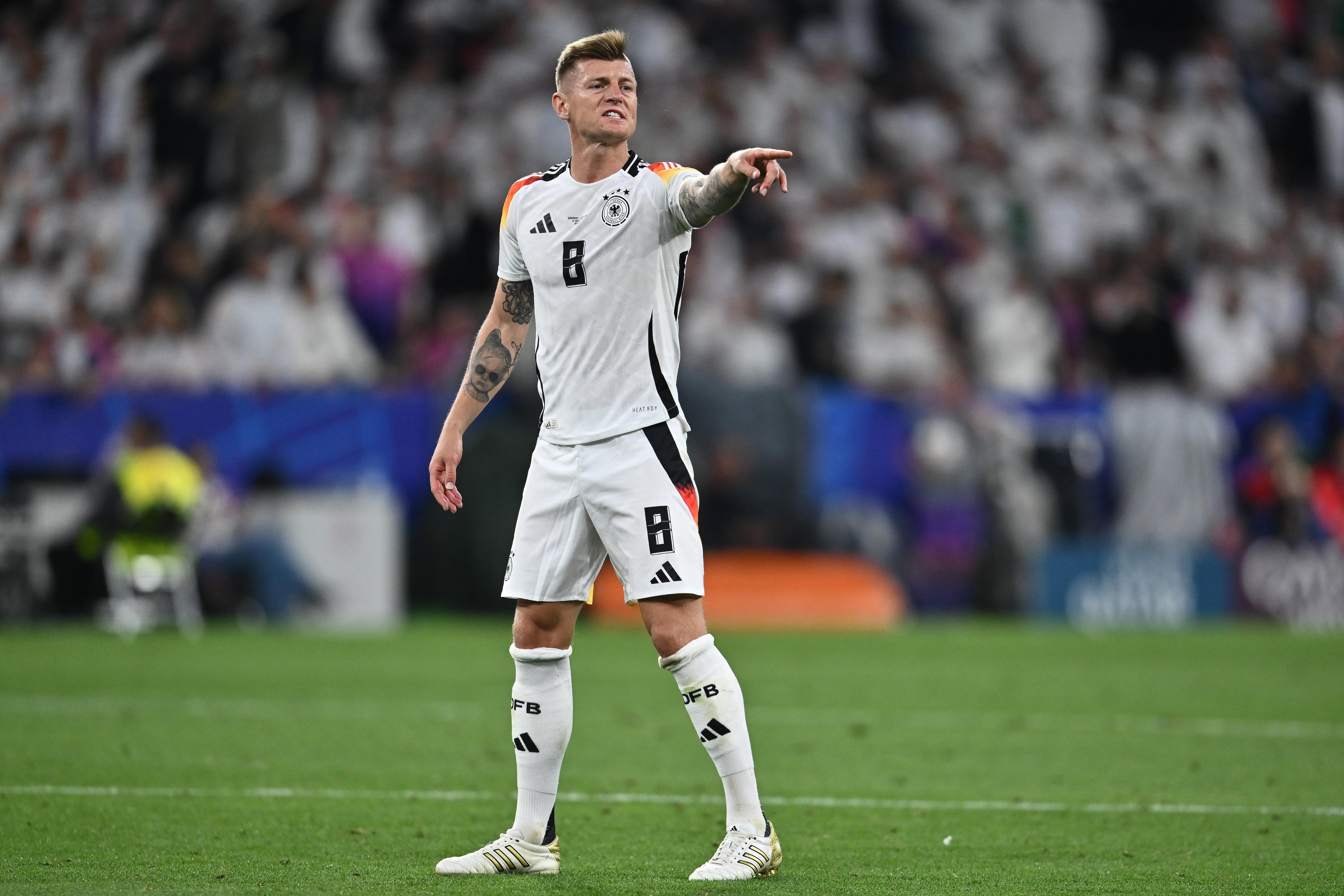 Toni Kroos durante el Alemania - Escocia