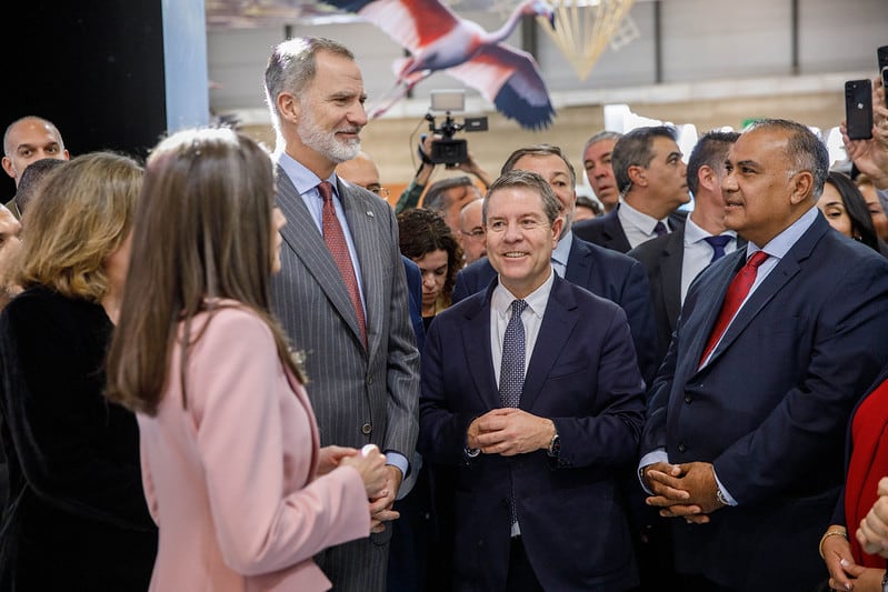 Los reyes de España visitan el stand de Castilla-La Mancha en Fitur. García-Page les ha recibido y presentado al presidente de Toro Verde, Jorge Jorge Flores