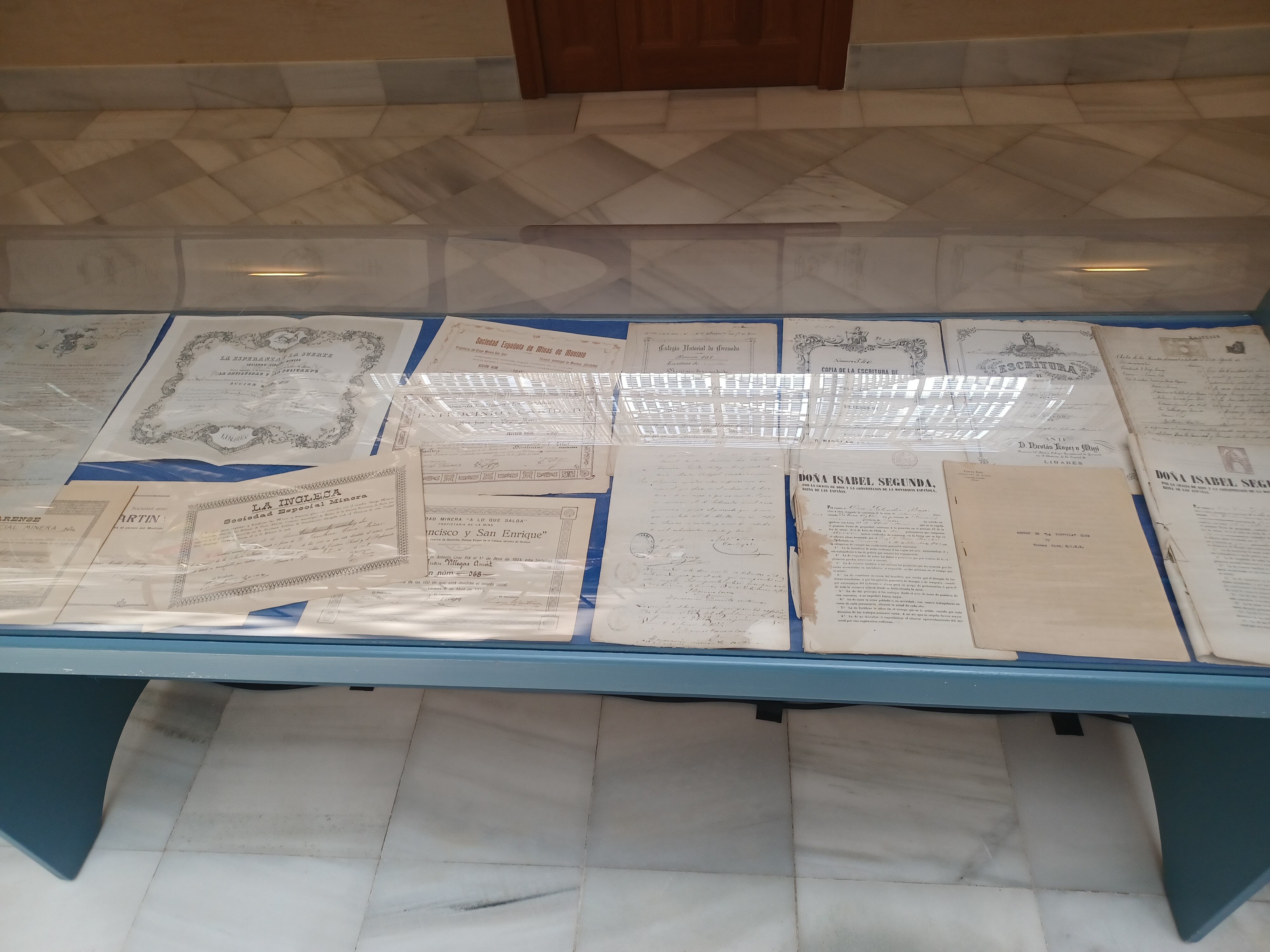 Documentos donados al archivo histórico municipal de Linares.