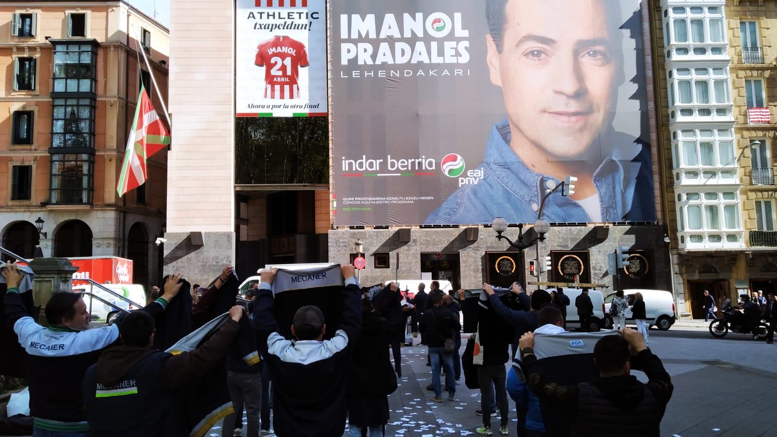 Las y los trabajadores de Mecaner insisten ante Sabin Etxea en la necesidad de hacer una apuesta activa por el tejido industrial de Euskal Herria