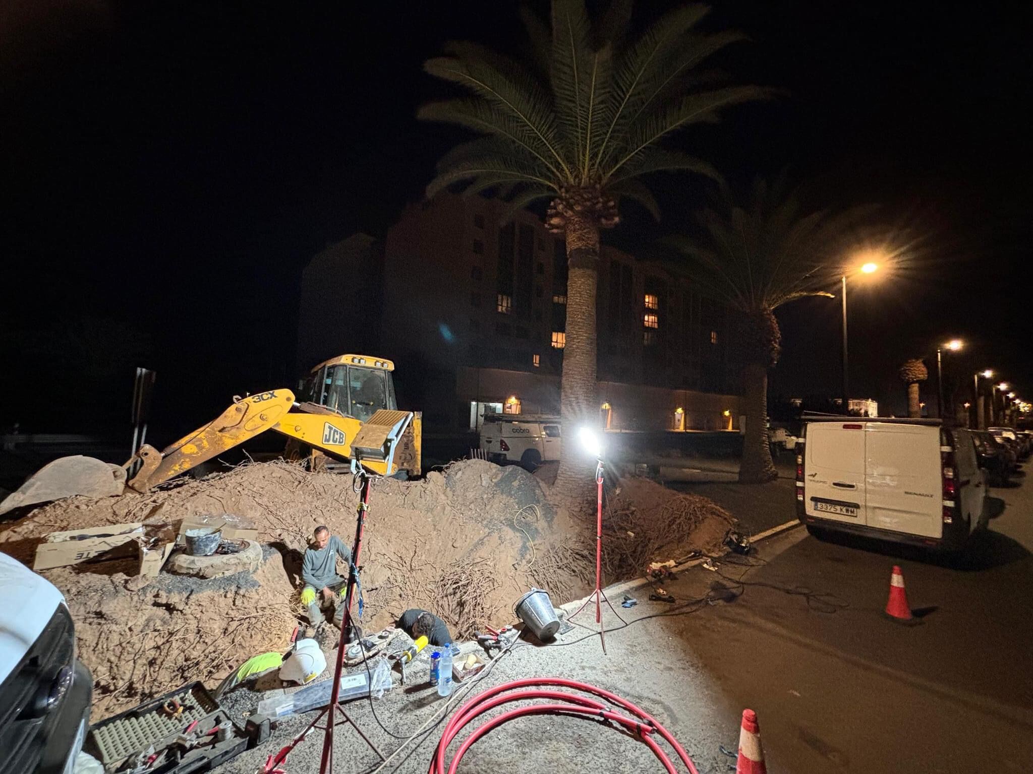 Trabajos de reparación de la avería de Endesa en Arrecife.