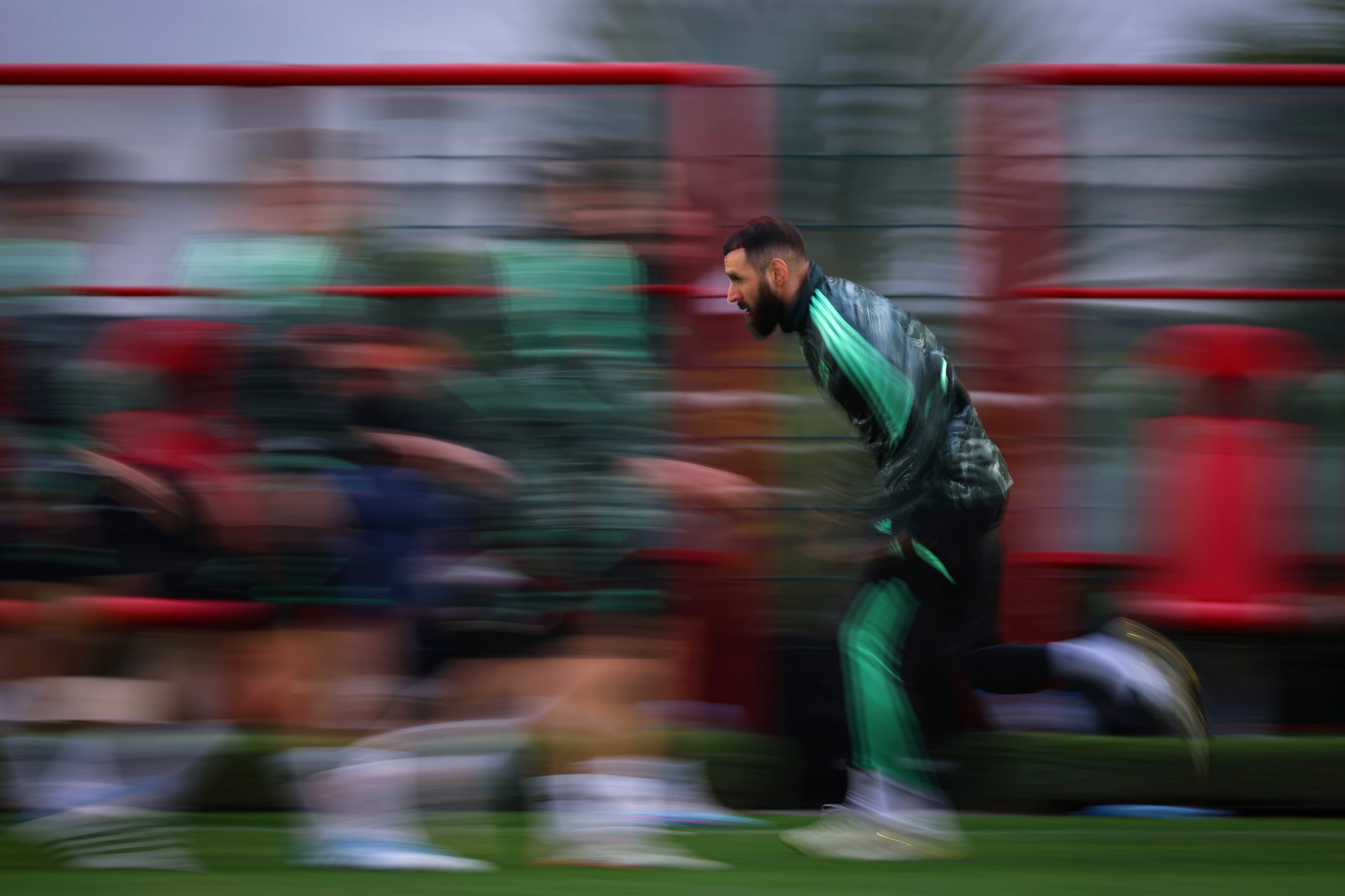 Karim Benzema, durante un entrenamiento con el Real Madrid. (Alex Grimm - FIFA/FIFA via Getty Images)