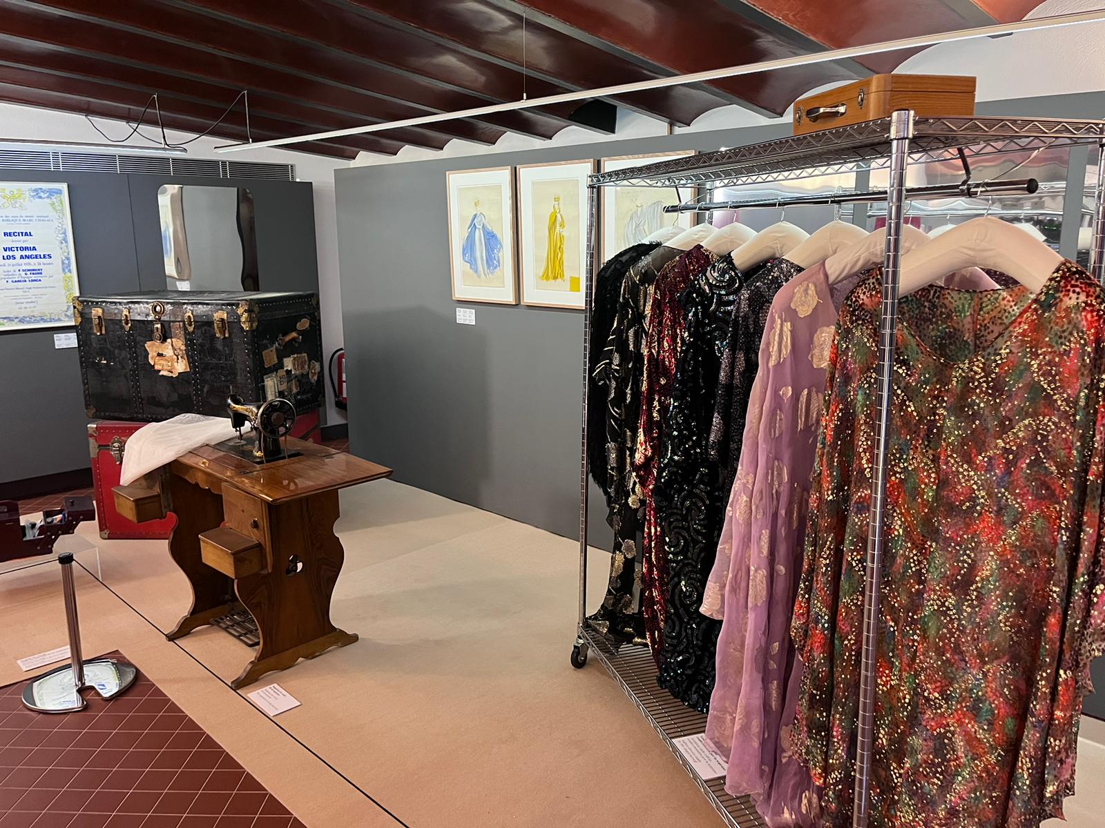 Alguns dels vestits que es va fer Victòria dels Àngels