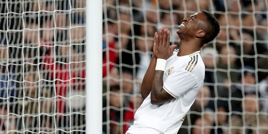 Vinicius se desespera tras una oportunidad fallada ante el Athletic