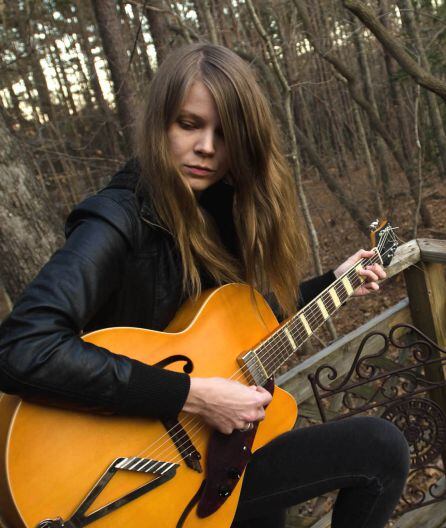 Sarah Shook en una fotografía promocional