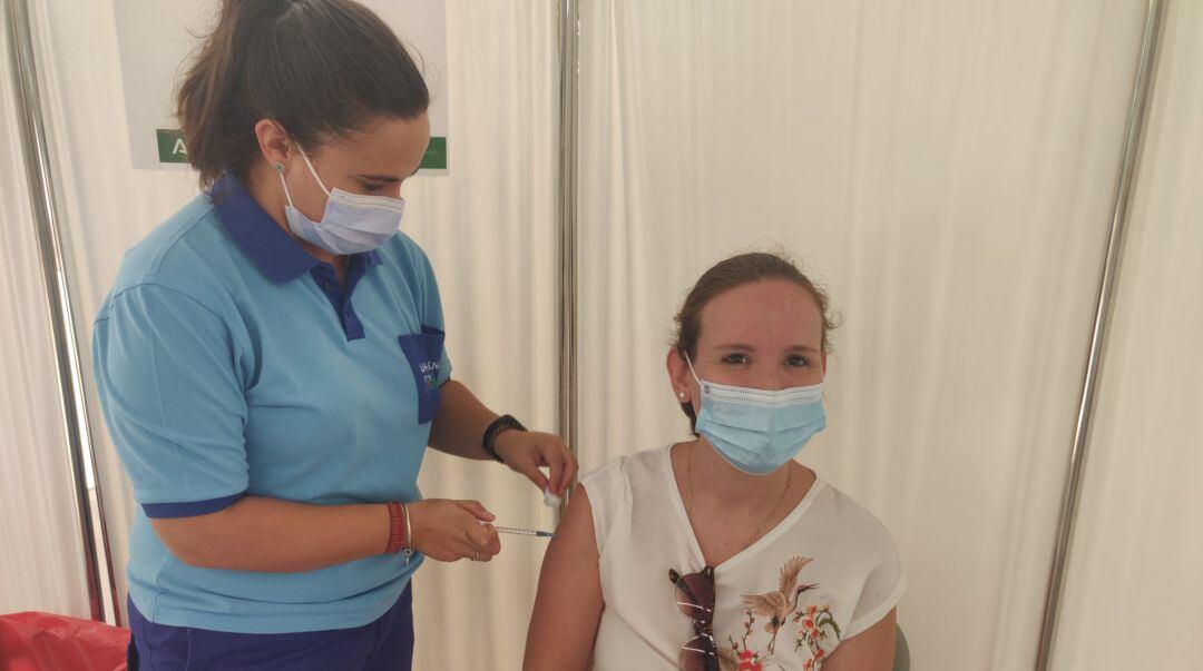 Vacunación de una embarazada en Jaén este sábado.