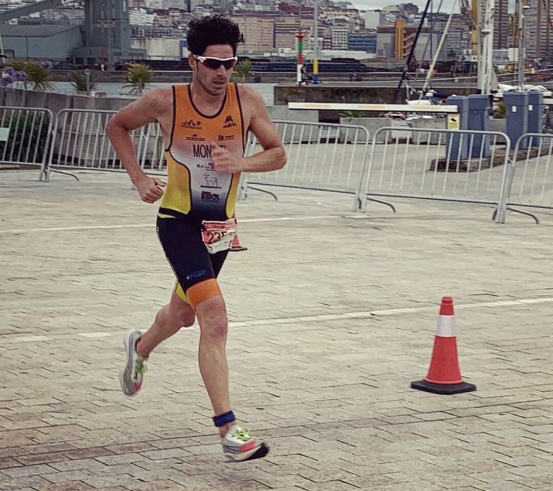 Francisco Montiel en un triatlón. 