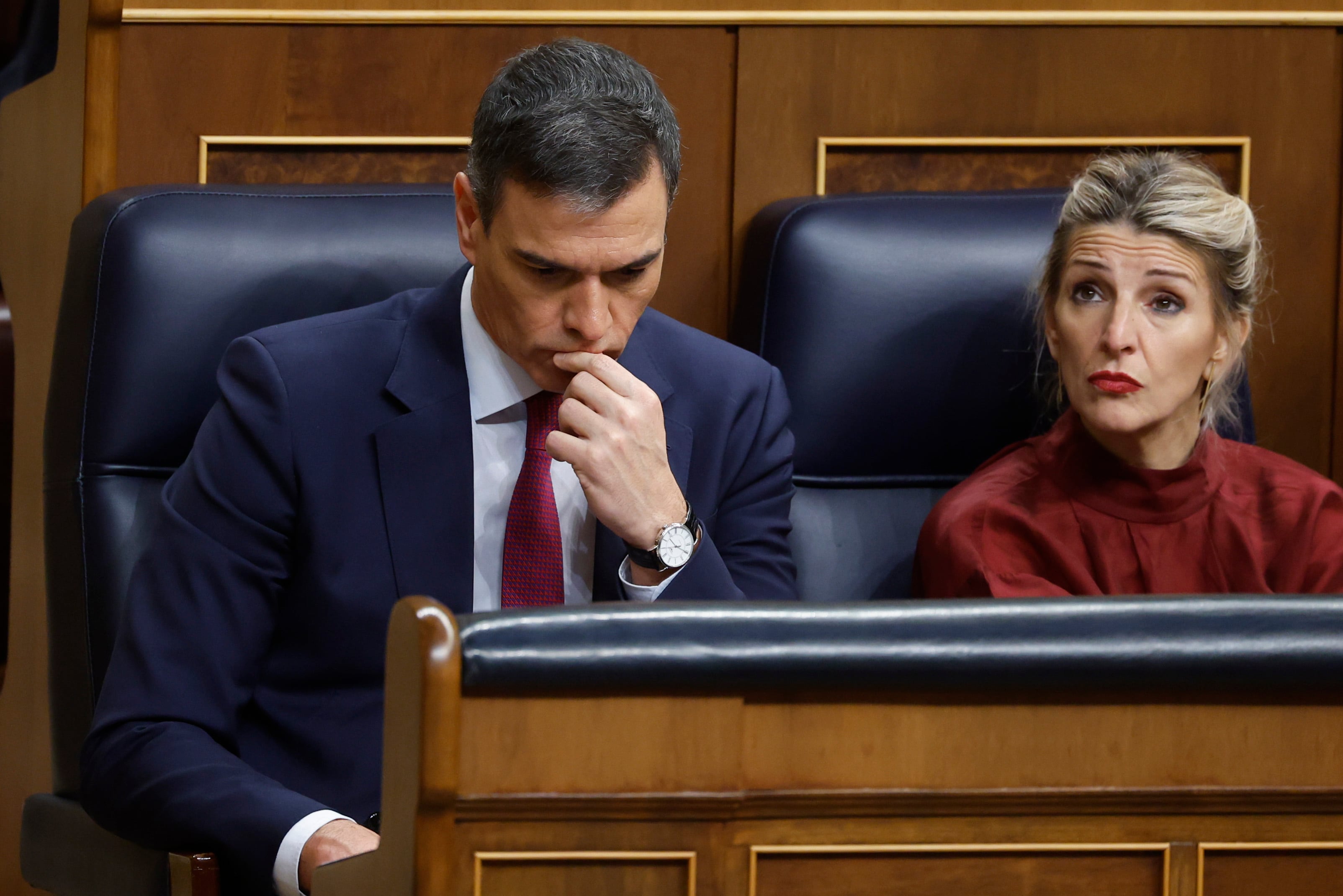 El presidente del Gobierno, Pedro Sánchez, junto a la ministra de Trabajo y vicepresidenta segunda, Yolanda Díaz