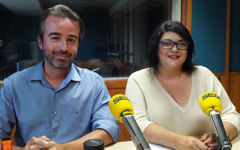 Juan Luis Vidal y Olga Agüero en el estudio de La Ventana de Cantabria 