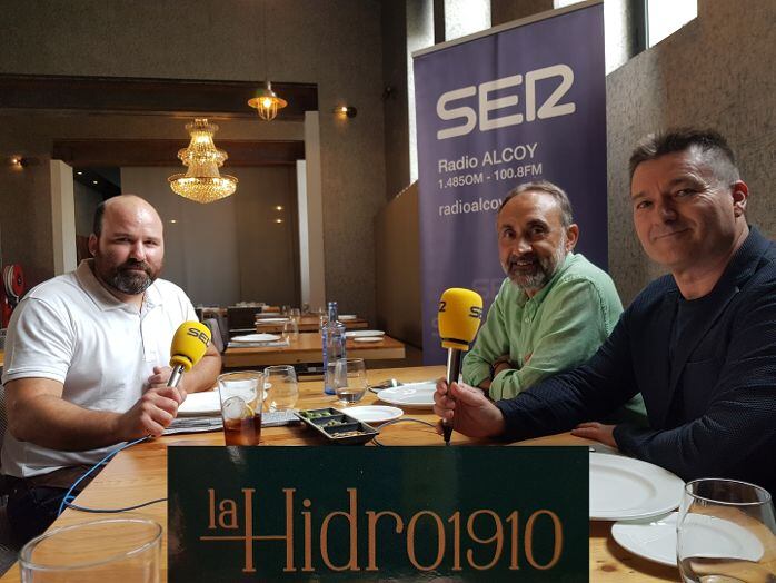 Organizadores del Trail Solidari Alcoi desde el restaurante La Hidro1910