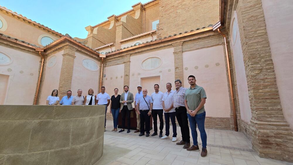 Momento de la recepción de obras celebrada en el patio del claustrillo