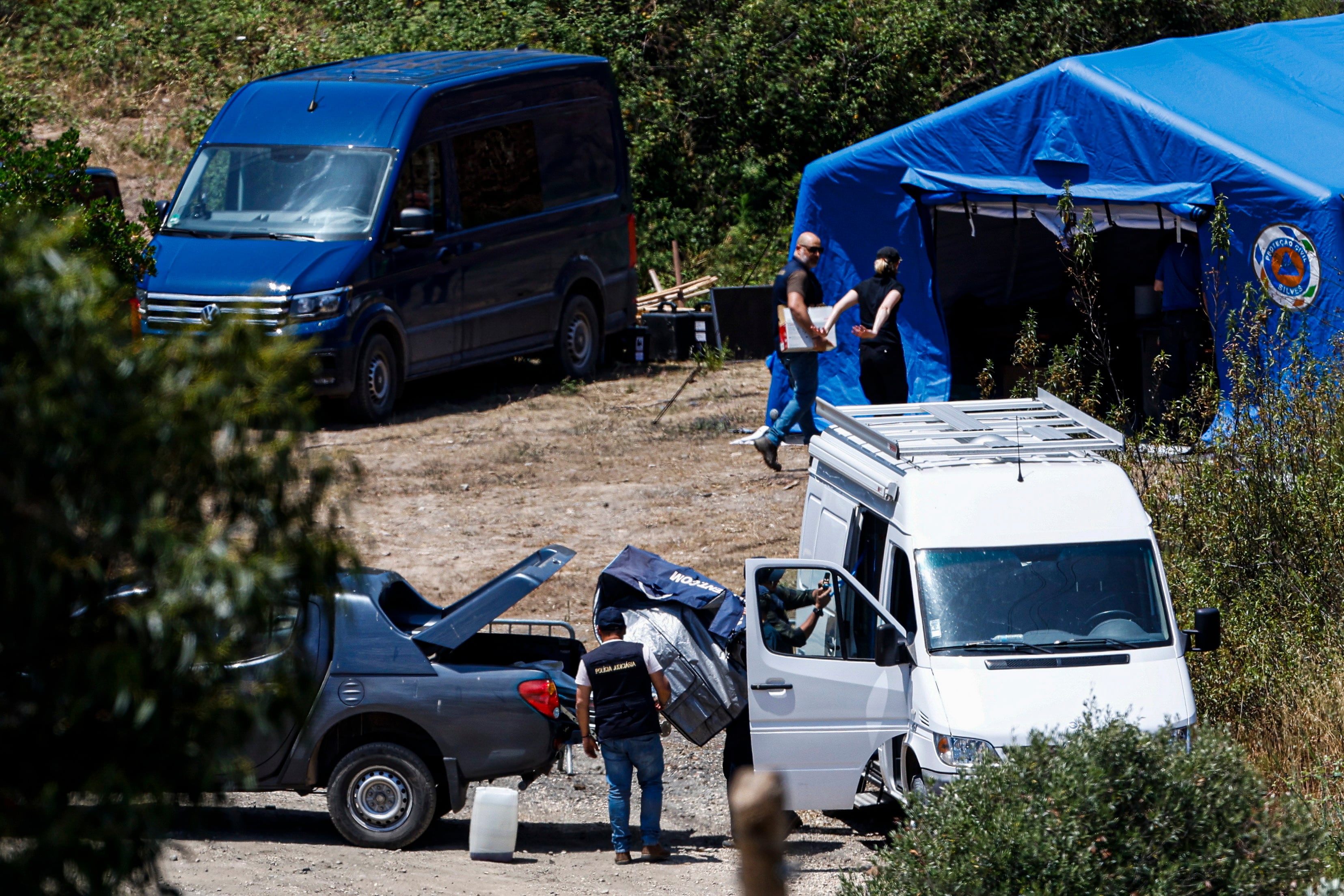 La operación de búsqueda de nuevas pistas llevada a cabo en un embalse del Algarve (Portugal), ha concluido con el hallazgo de varios objetos.